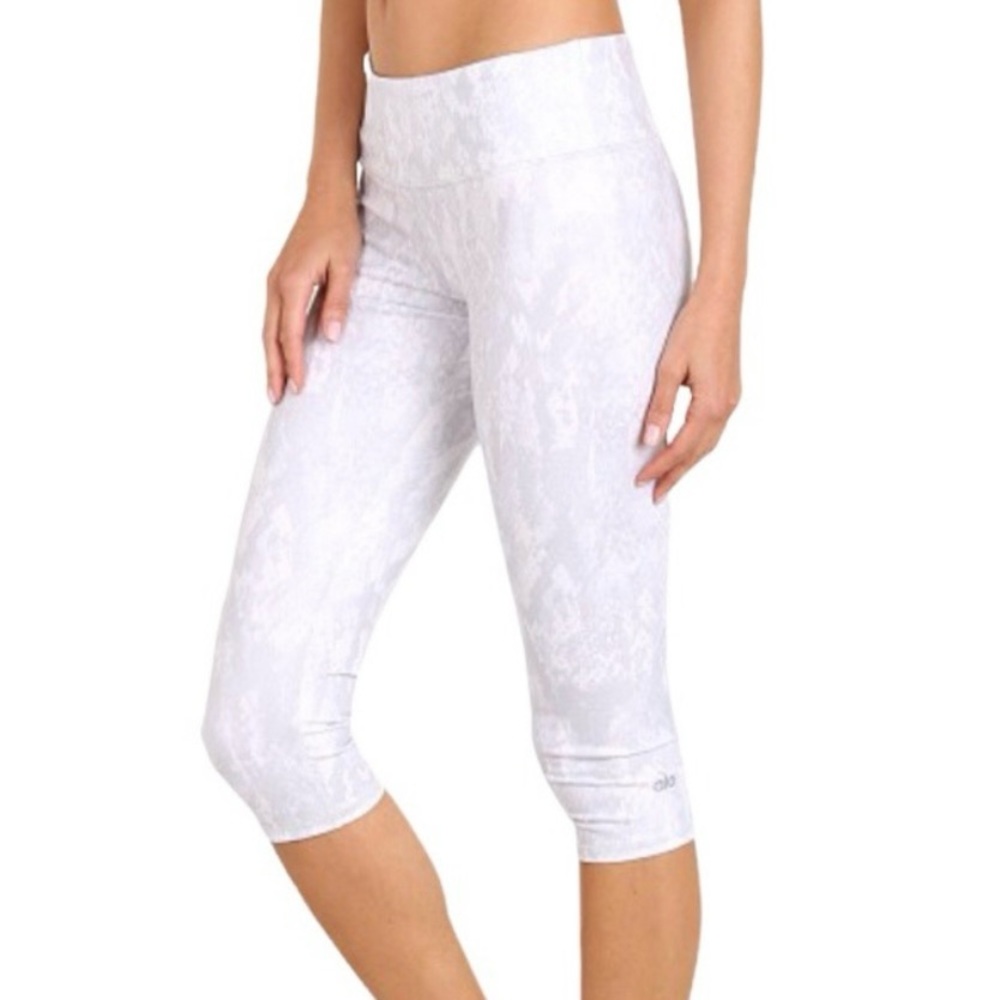 ALO Yoga Snakeskin Airbrush Animal Print Cropped Leggings White Gray Size Small